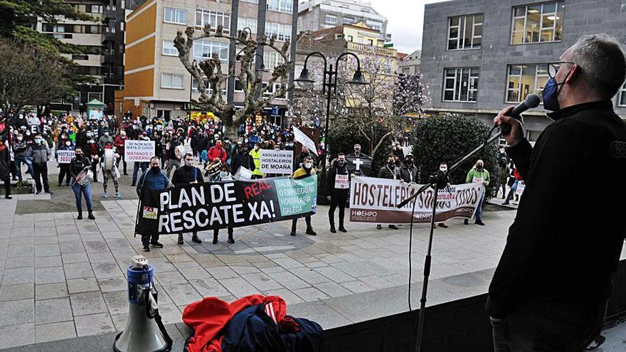 Lectura del manifiesto en la Praza do Concello. |   // GONZALO NÚÑEZ 