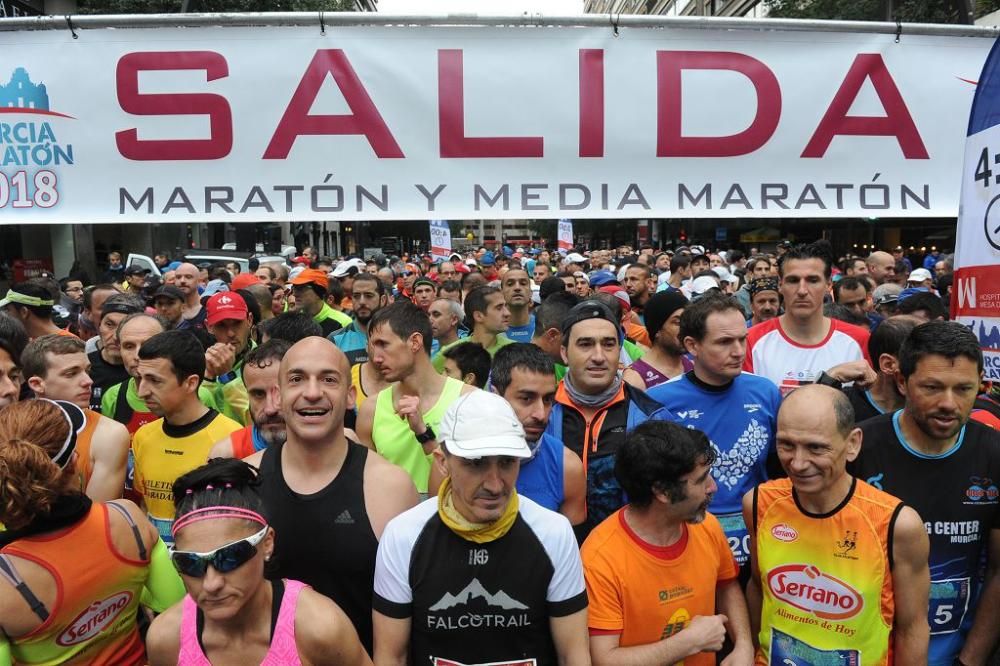 Ambiente y salida de la Maratón y Media Maratón de Murcia