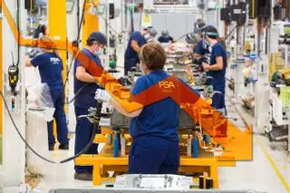 La crisis de los chips destruye uno de cada diez empleos del motor en Galicia