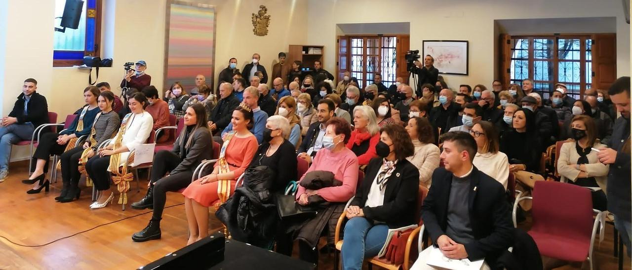 Abad llenó el Centre Cultural Palau de Vivel de la Vall en la presentación de su libro sobre Eduardo Castelló.