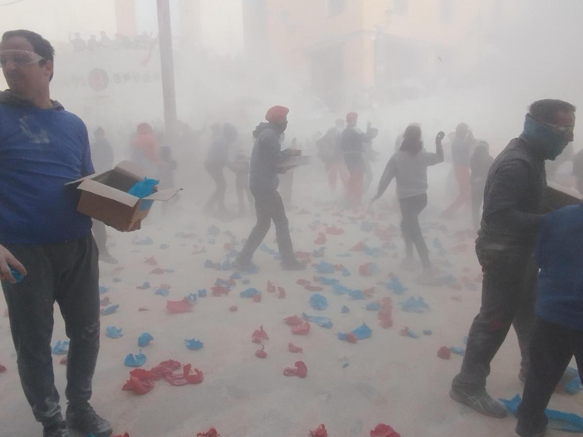 Les millors imatges de la guerra de la farina de Berga