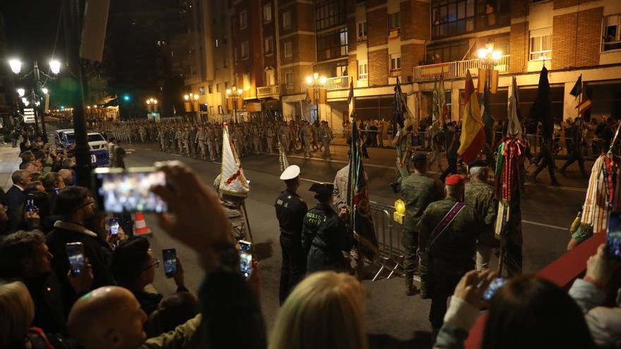 VÍDEO: Así fue el ensayo nocturno en Oviedo del gran desfile de mañana ante Los Reyes