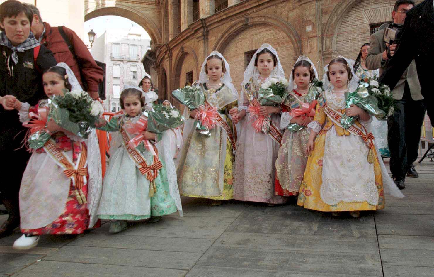 Ofrendas de las Fallas de fin de siglo. Si tienes 20-30 años, quizá estás aquí