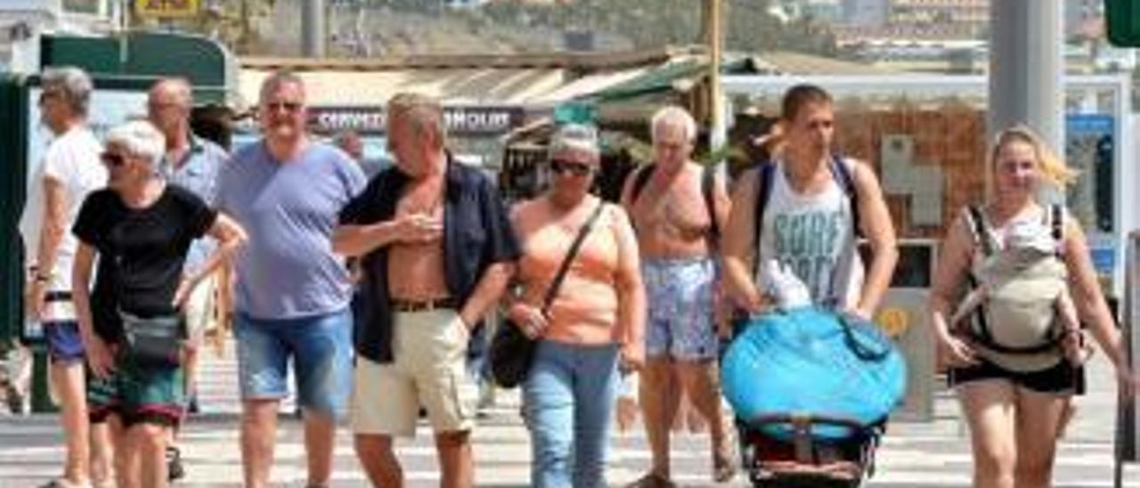 La llegada de turistas extranjeros cae en julio pero suben el gasto y el empleo