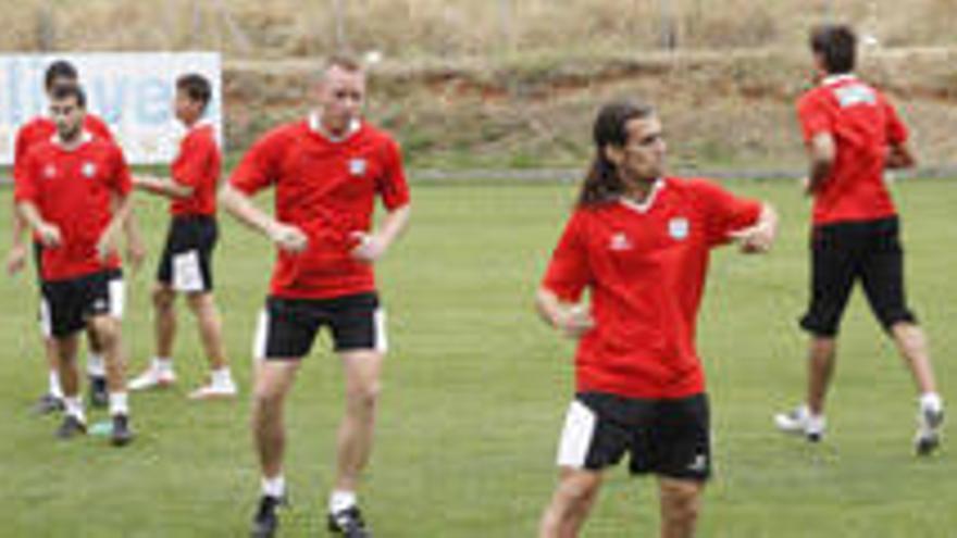 Jeffrey y Pablo Suárez durante el calentamiento del equipo ayer tarde.