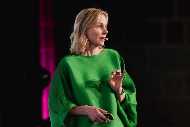Anu Bradford, jurista: "Musk no debería ofrecer sus productos en Europa si no cumple las normas"