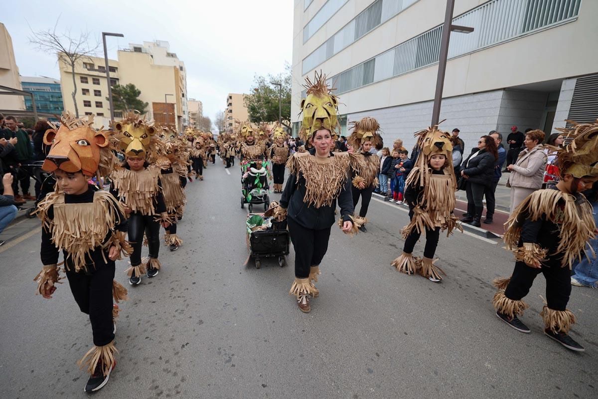 Búscate en las imágenes de la rúa de Carnaval de Ibiza