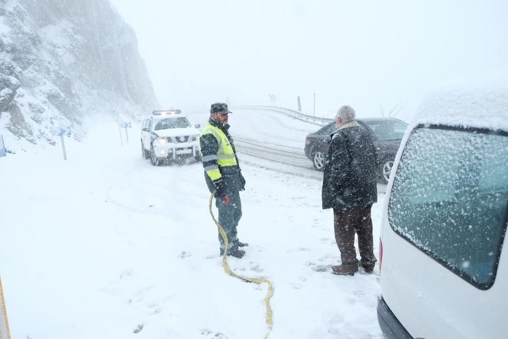 Temporal de nieve en el Puerto de Pajares