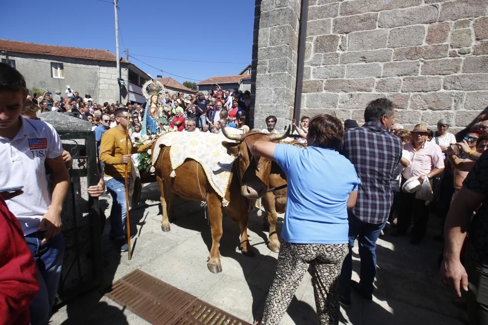 La nueva cita con el santuario de A Franqueira, en A Cañiza, unió ayer a miles de devotos.