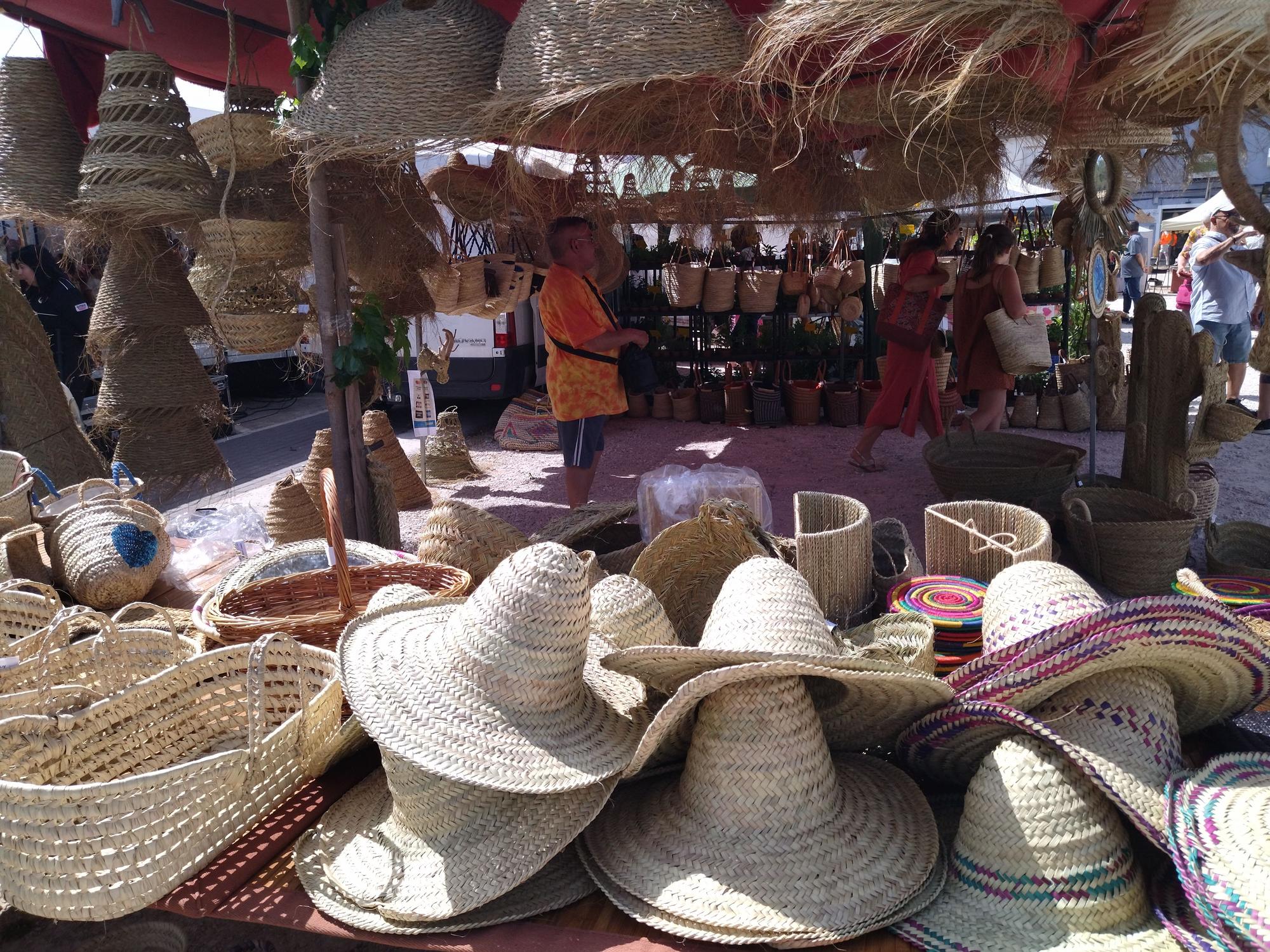 Kitsch y tradición: un paseo por el rastro de Xaló