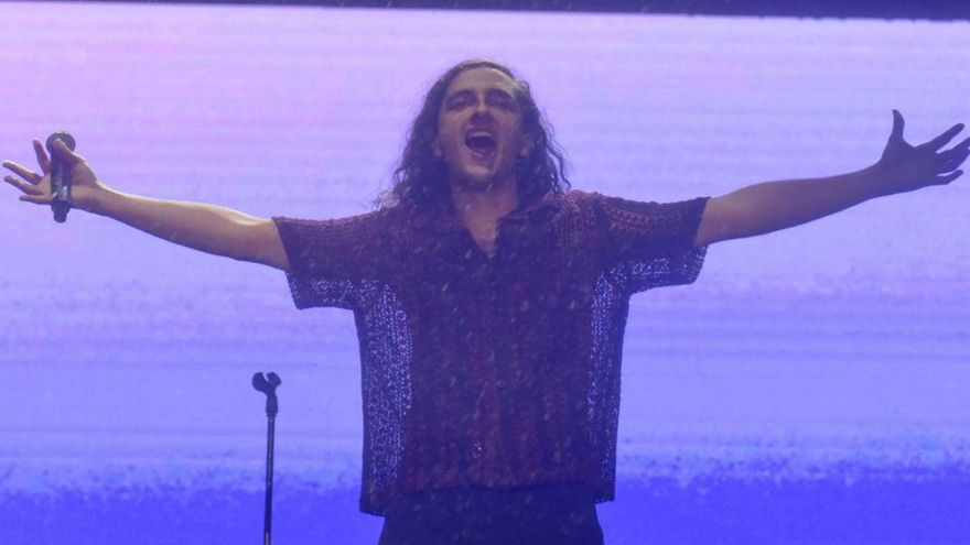 Arde Bogotá muestra su grandeza cantando bajo la lluvia de A Coruña