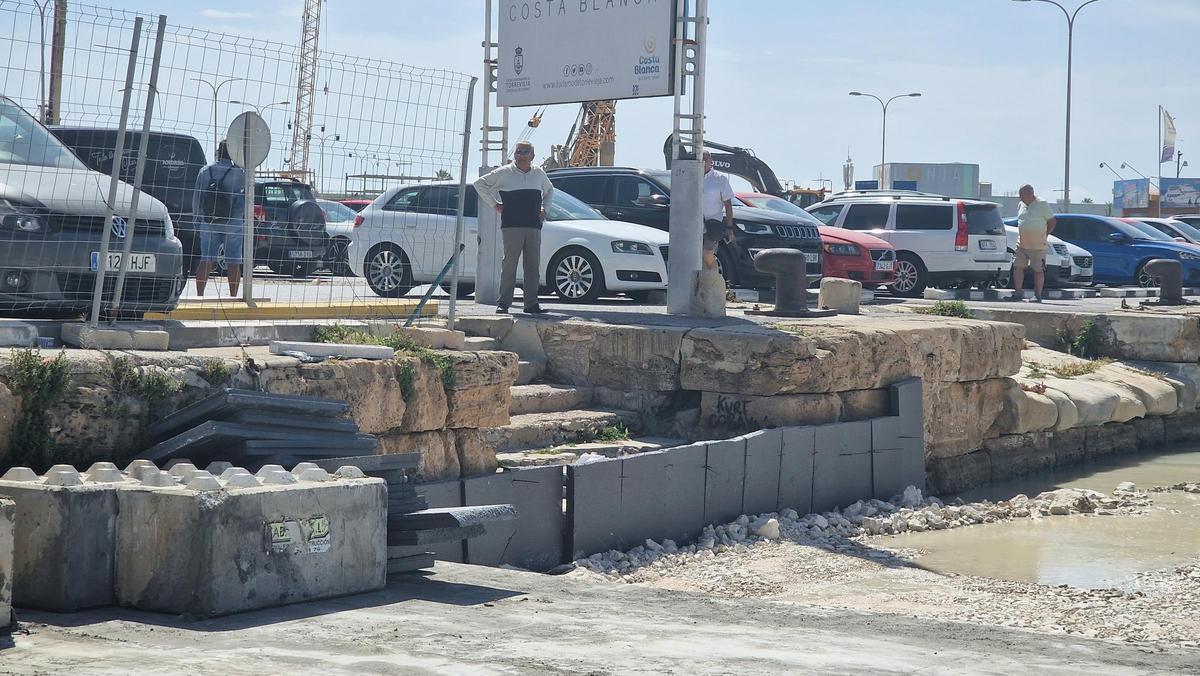 Un muelle protegido sin agua Un muelle protegido sin agua