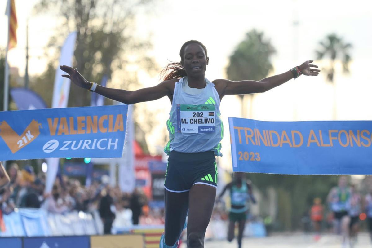 Emocion en la ganadora del Medio Maratón Valencia