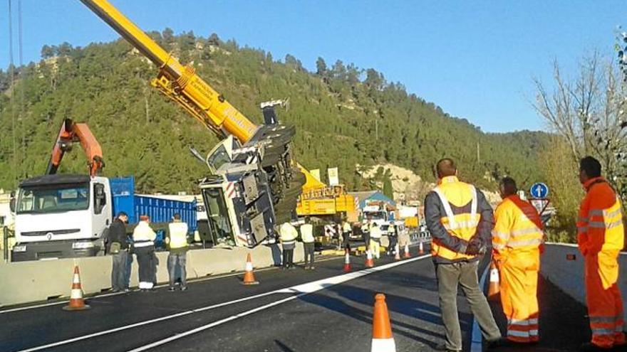 La C-55 tallada a Sant Vicenç, el 24 de novembre, per una grua bolcada