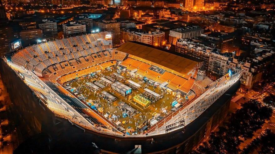 València estudia si autoriza 'The Champions Burger' en Mestalla tras las quejas por ruido