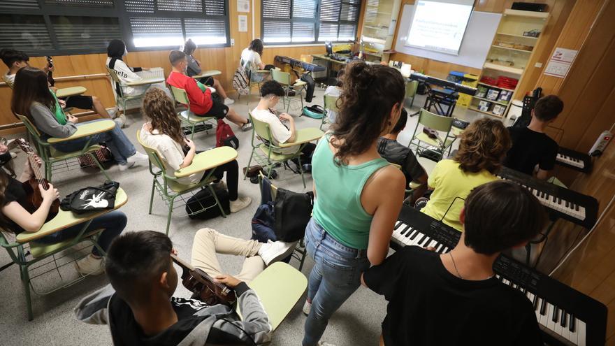 Nueva guerra educativa: La reducción de horas en ESO divide a familias de la pública y la concertada