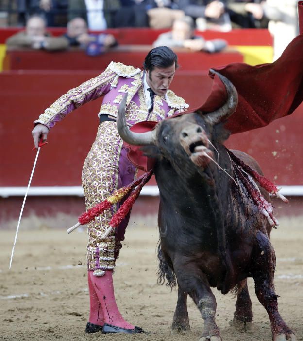 Corrida de toros de la Feria de Fallas con toros de Victoriano del Río-Toros de Cortés para Sebastián Castella, Miguel Ángel Perera y Román.