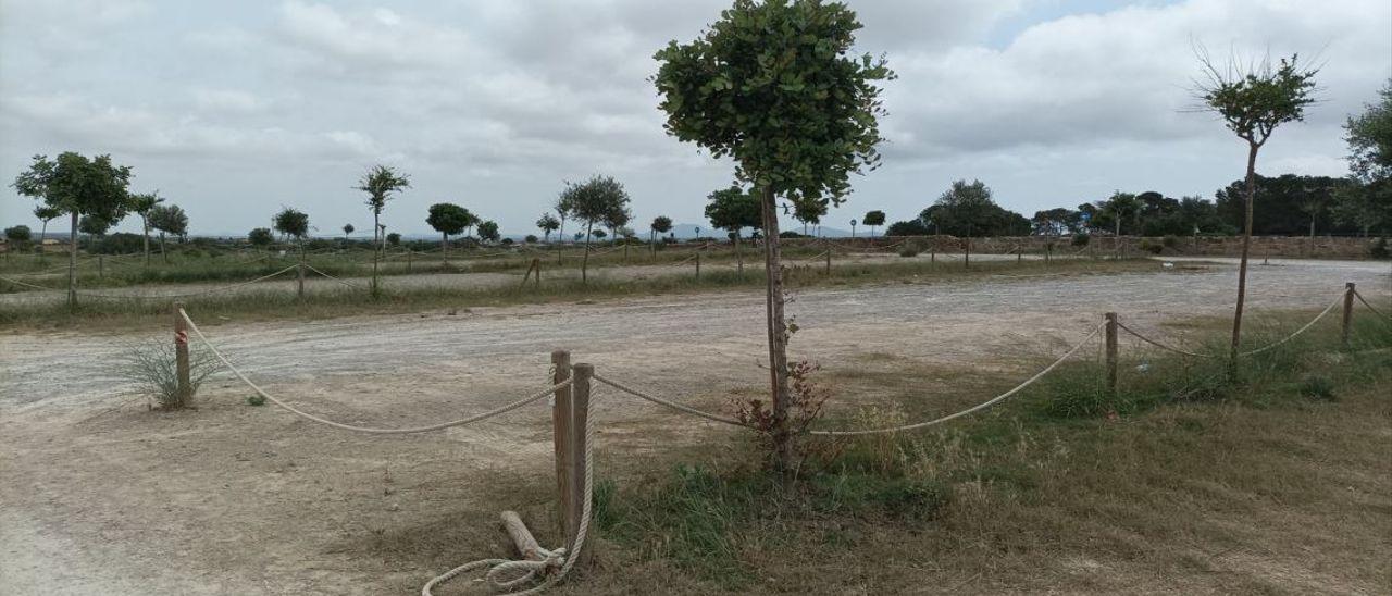 Sieht derzeit nicht so schön aus: Der Parkplatz am Es Trenc in der Gemeinde Campos.