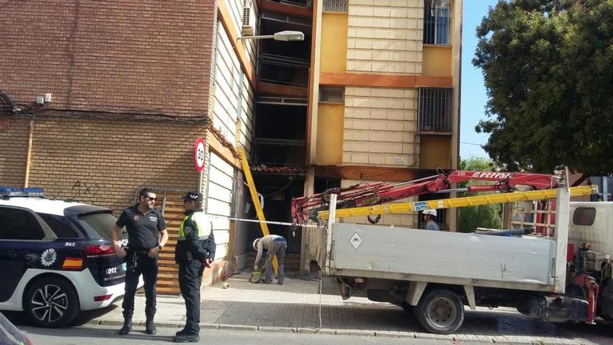 Agentes de la Policía Local de Murcia intervienen en el suceso.