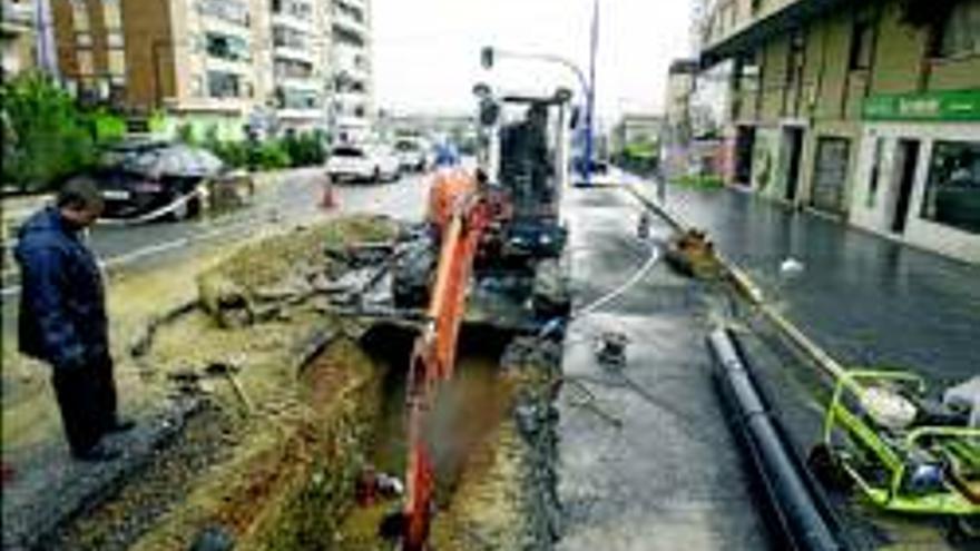 Un reventón obliga a cortar un carril de la autopista