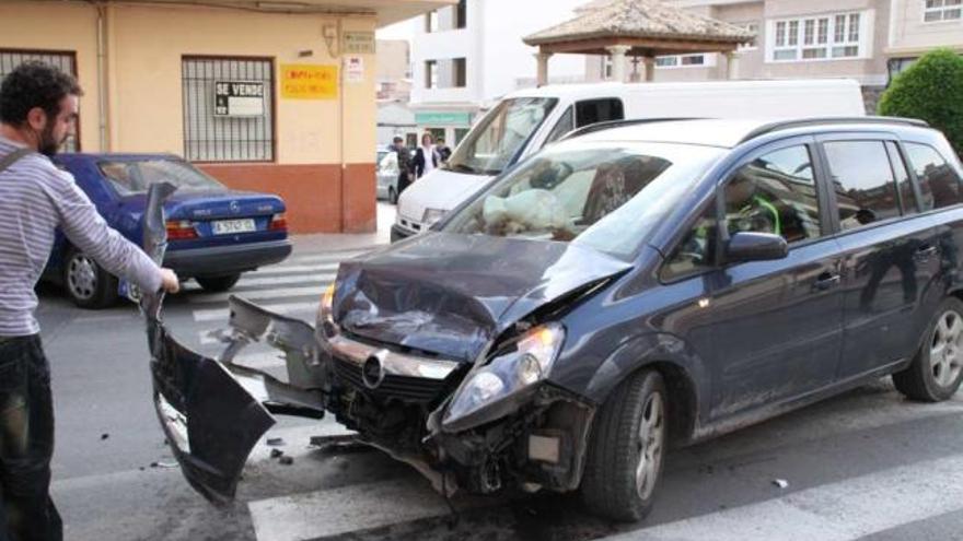 Accidente sin heridos en un cruce de Petrer