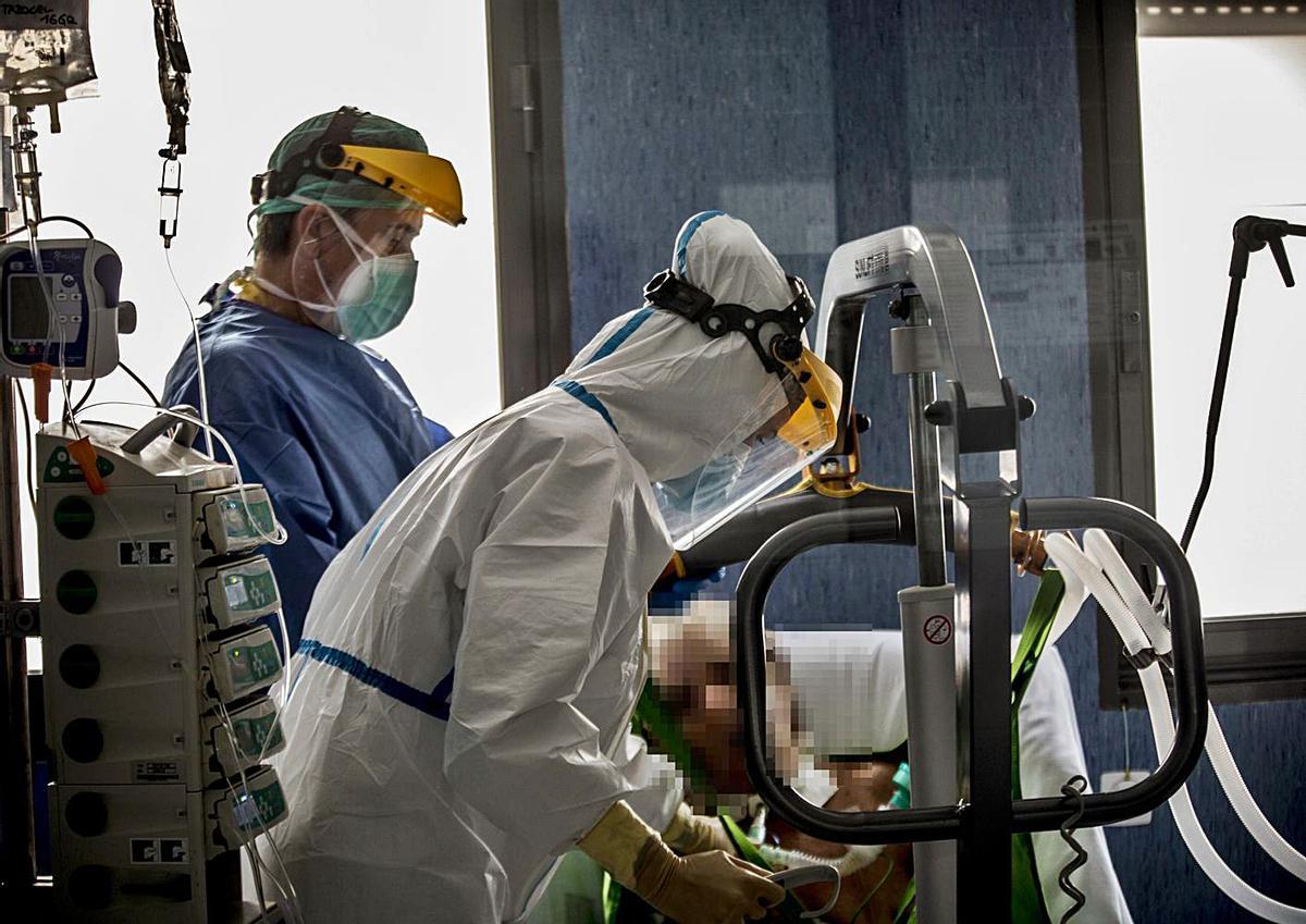 Un paciente en una UCI.