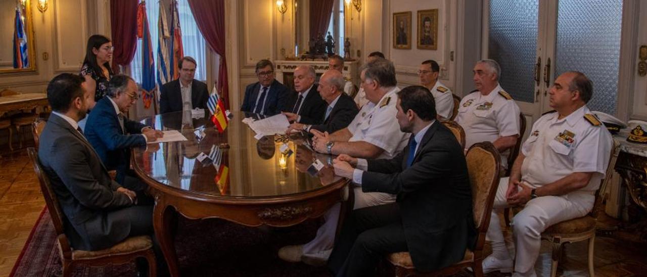 Cardama formaliza con Uruguay el pedido de dos patrulleras por 82 millones