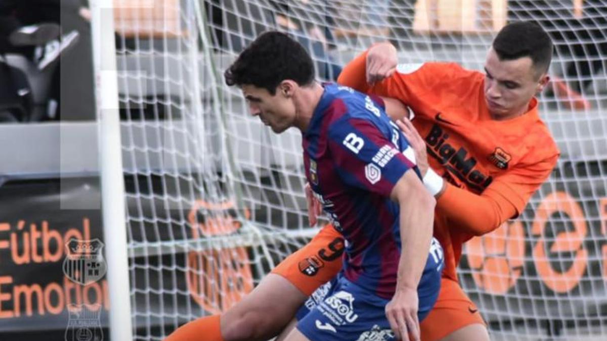 Imagen del partido entre el Poblense y el Torrent, correspondiente a la jornada 15.