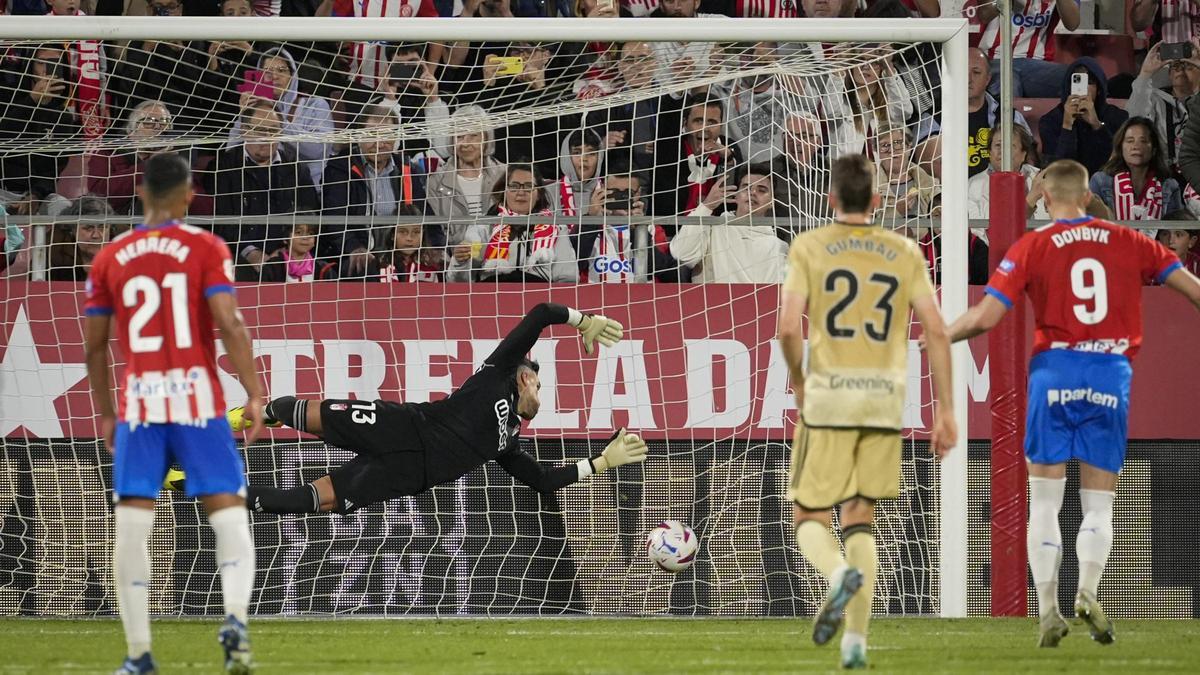 Dovbyk marca de penalti el 3-0 del Girona al Granada en Montilivi.