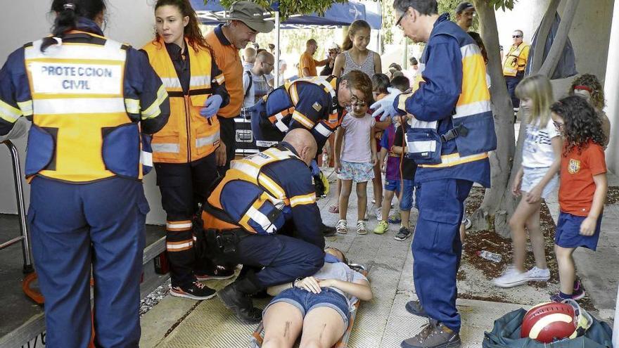 Demostración del las agrupaciones de Protecció Civil de Montuïri