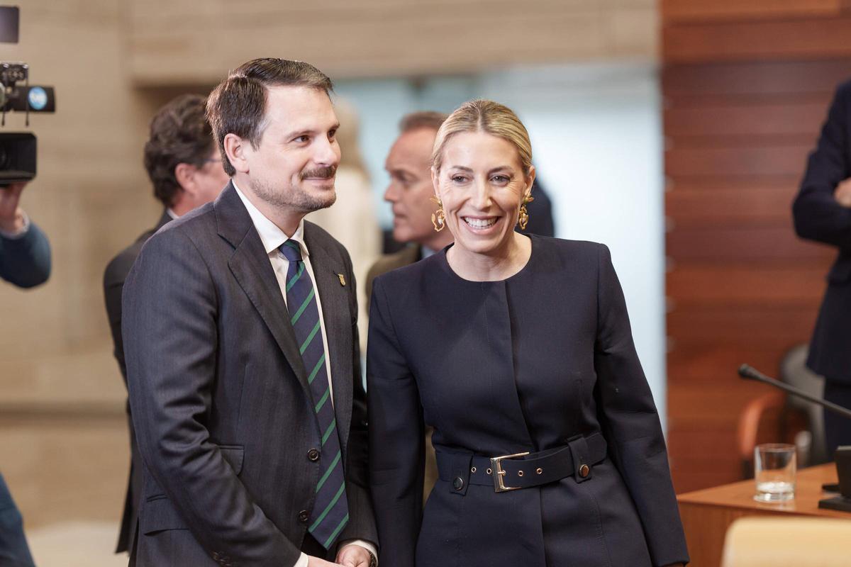Galería | Tercera sesión del debate de investidura de María Guardiola
