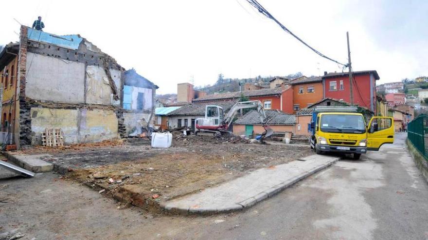 Últimos trabajos en el solar de la calle Casanueva.