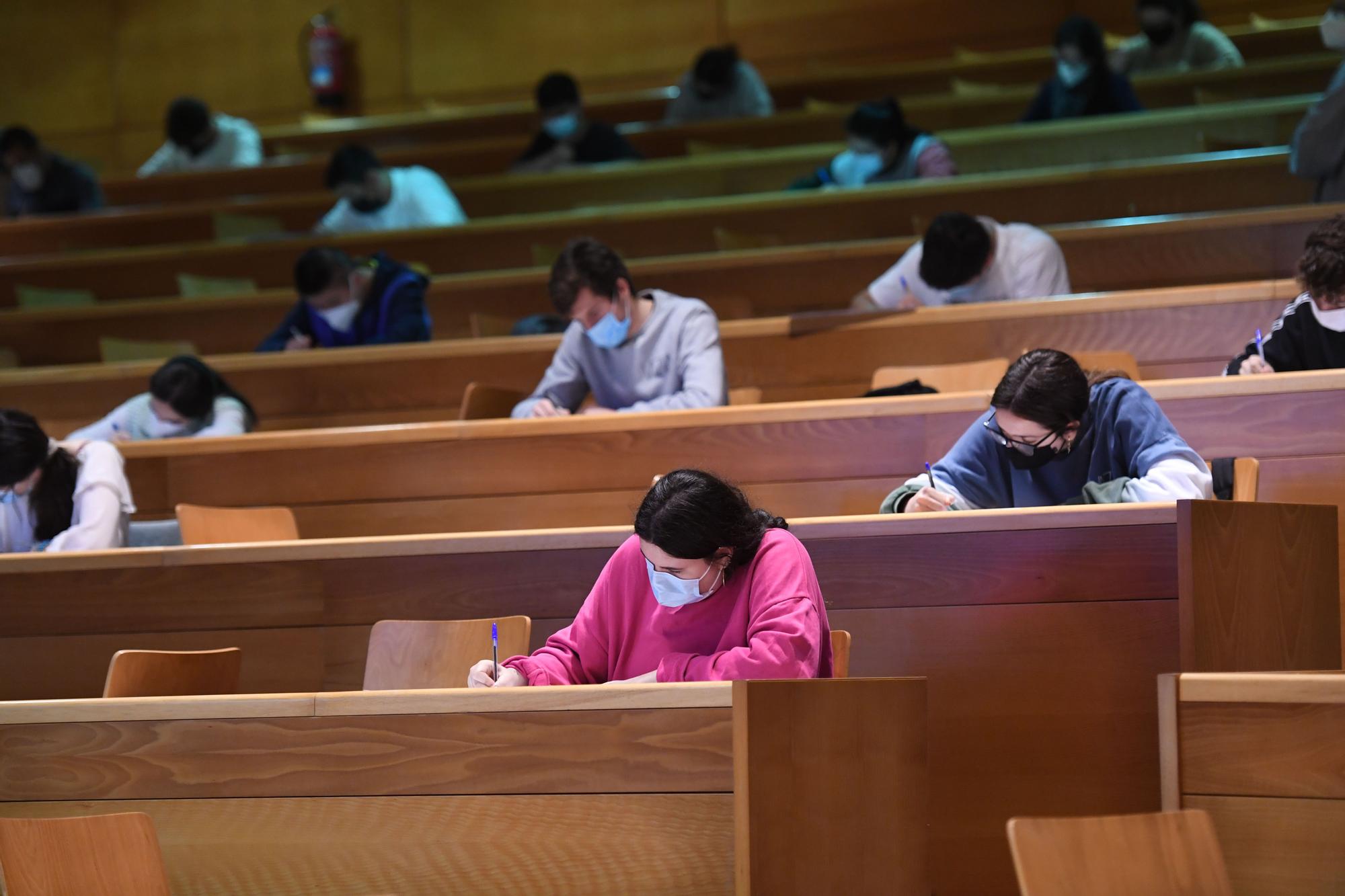 La selectividad extraordinaria arranca en Galicia "sin problemas", con más de 2.600 alumnos convocados