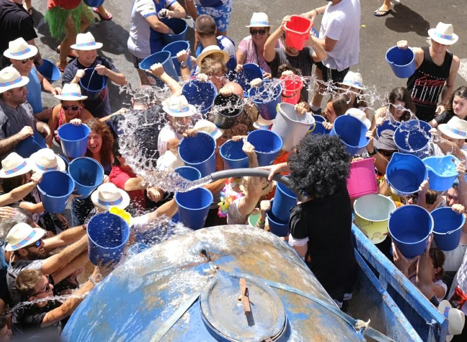 60.000 litros de agua en honor a la Virgen de la Asunción