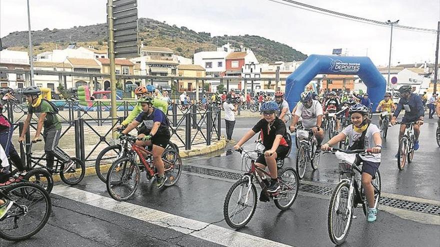 Unas 200 personas SE DIERON CITA EN LA RUTA URBANA Del Día de la Bicicleta