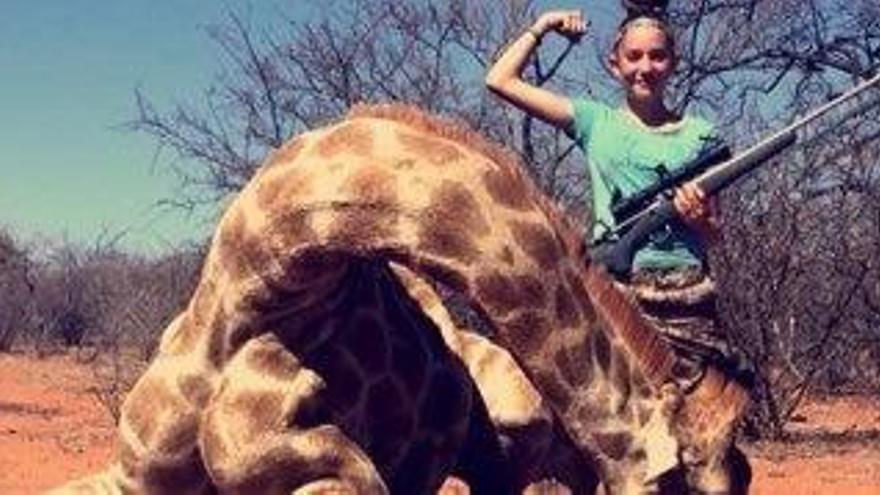 Una nena caçadora de 12 anys indigna les xarxes socials