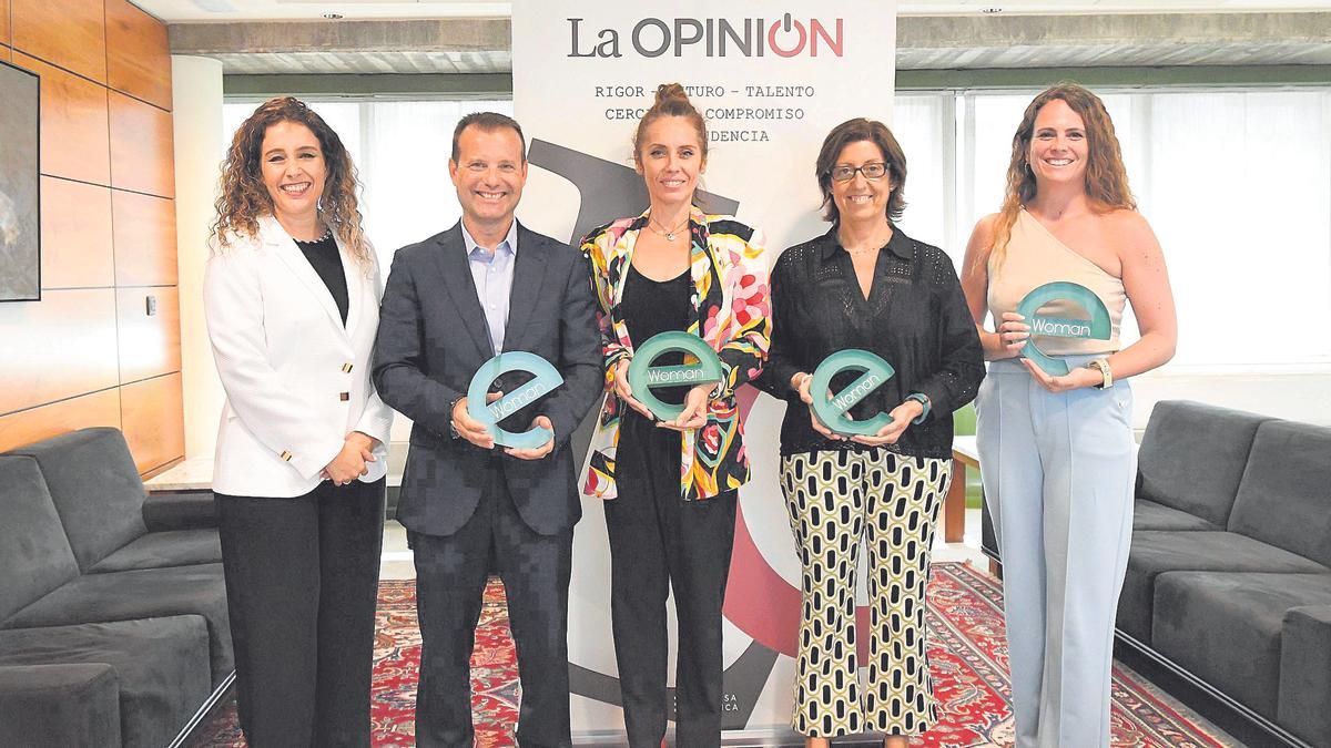 El jurado de la VII edición de eWoman se reúne en las instalaciones de La Opinión para elegir a las ganadoras.