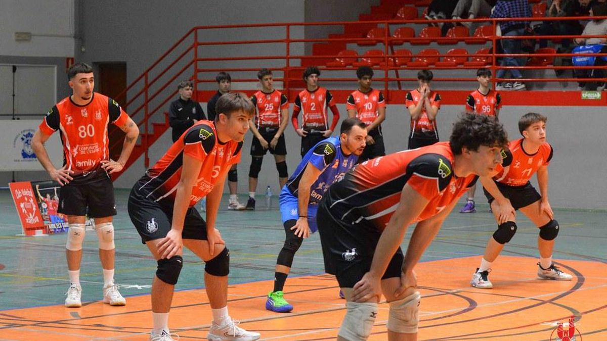 El CV Xàtiva presenta a sus entrenadores de los equipos masculino y femenino que jugaran en Ligas nacionales en la temporada 2025-2026.