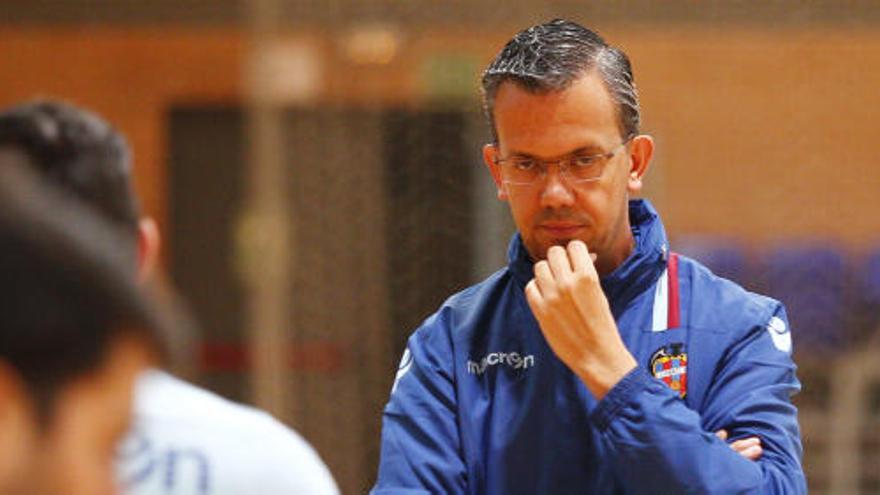 David Madrid, en un entrenamiento con el Levante UD FS