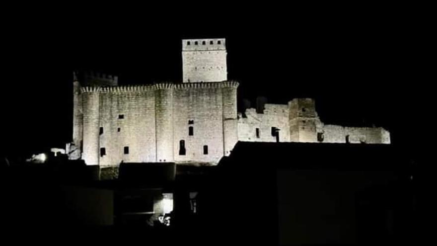 El castillo de Belvís de Monroy estrena nueva iluminación