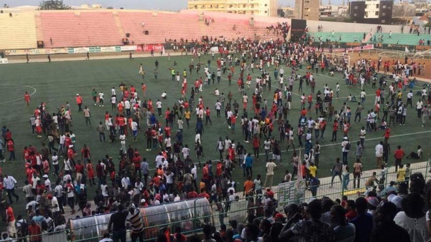 Al menos nueve muertos en un estadio de Dakar por una avalancha tras una pelea