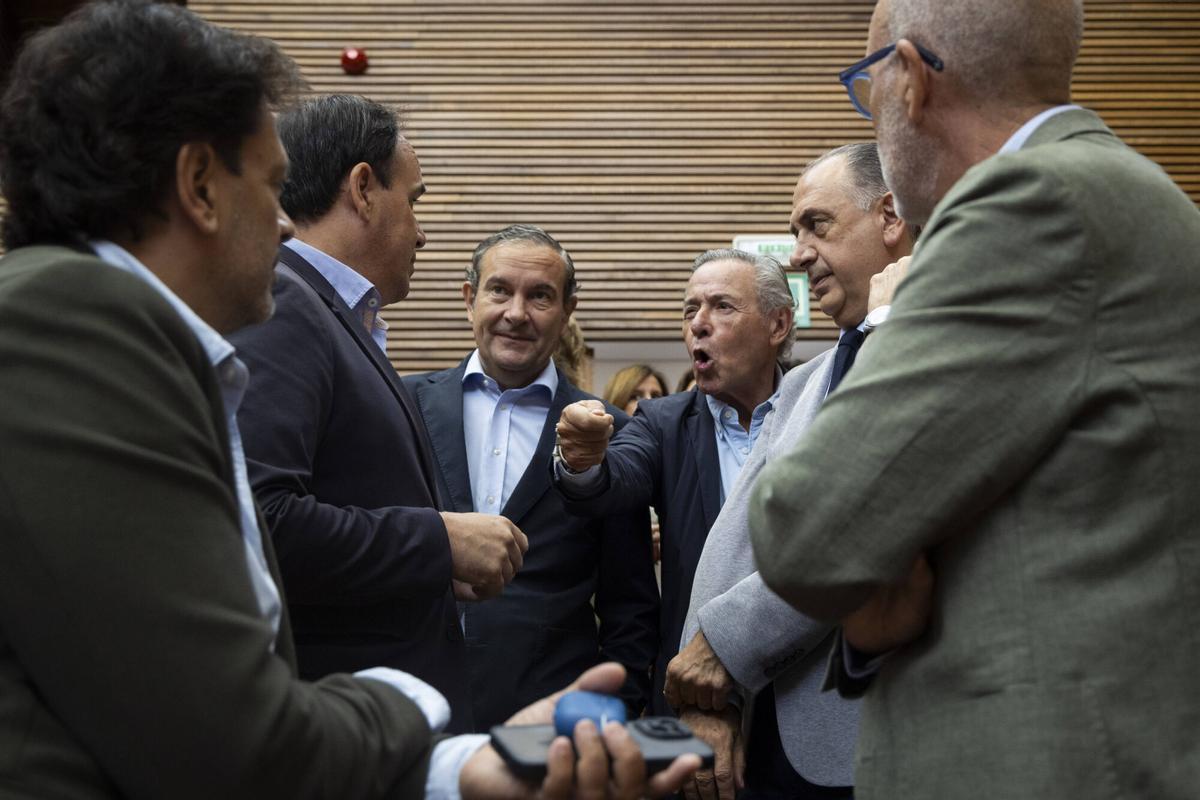 Valencia. VLC. Aprobacion de los presupuestos de PP y VOX de la Generalitat Valenciana en Les Corts, los primeros de Juanfran Perez Llorca. Perez Llorca