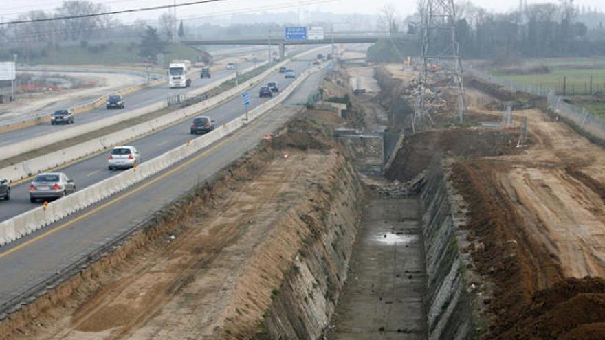 Les obres d&#039;ampliació de l&#039;AP-7, al seu pas pel terme municipal de Salt.