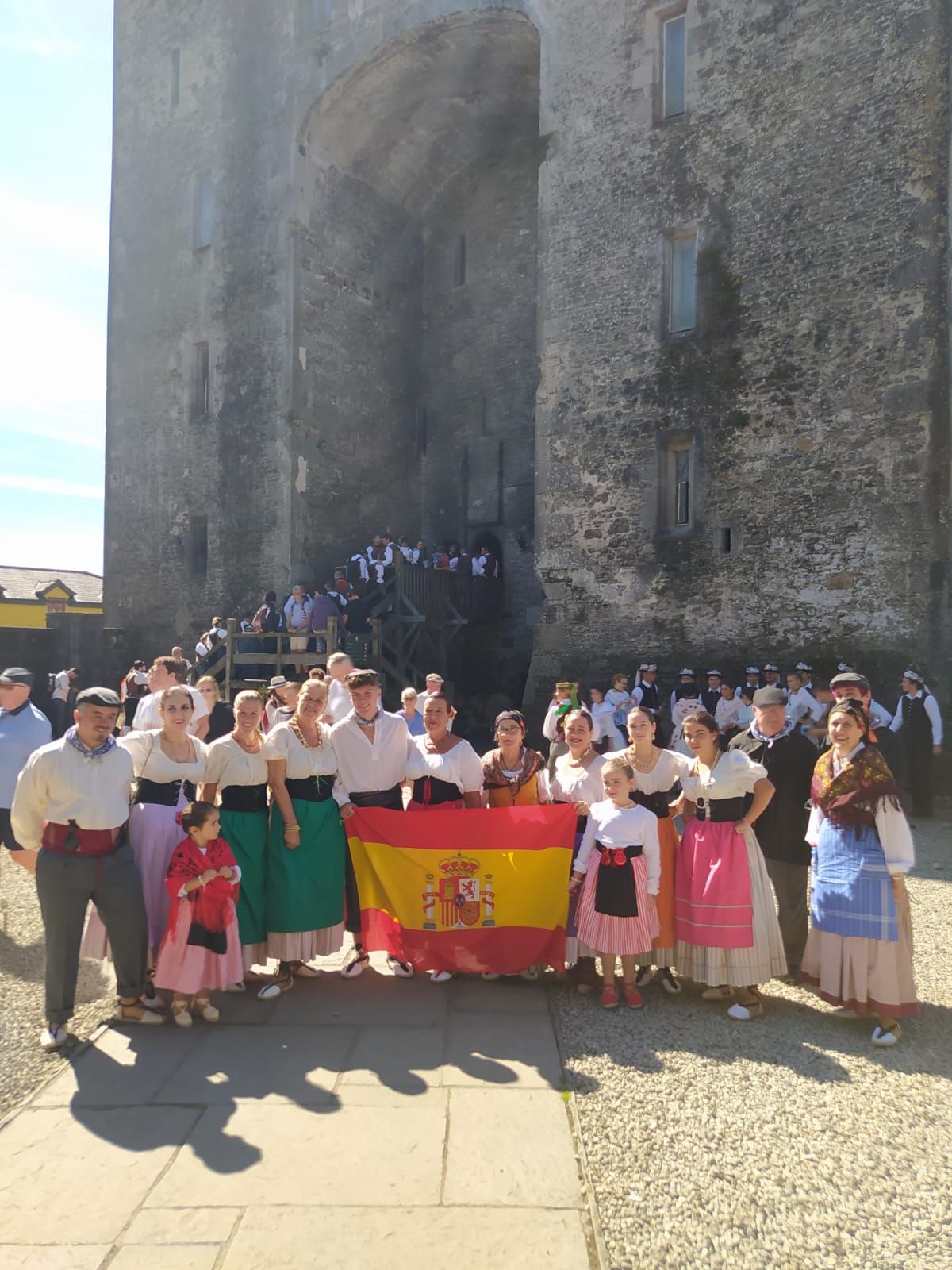 Grupo de Danzas Postiguet en Irlanda