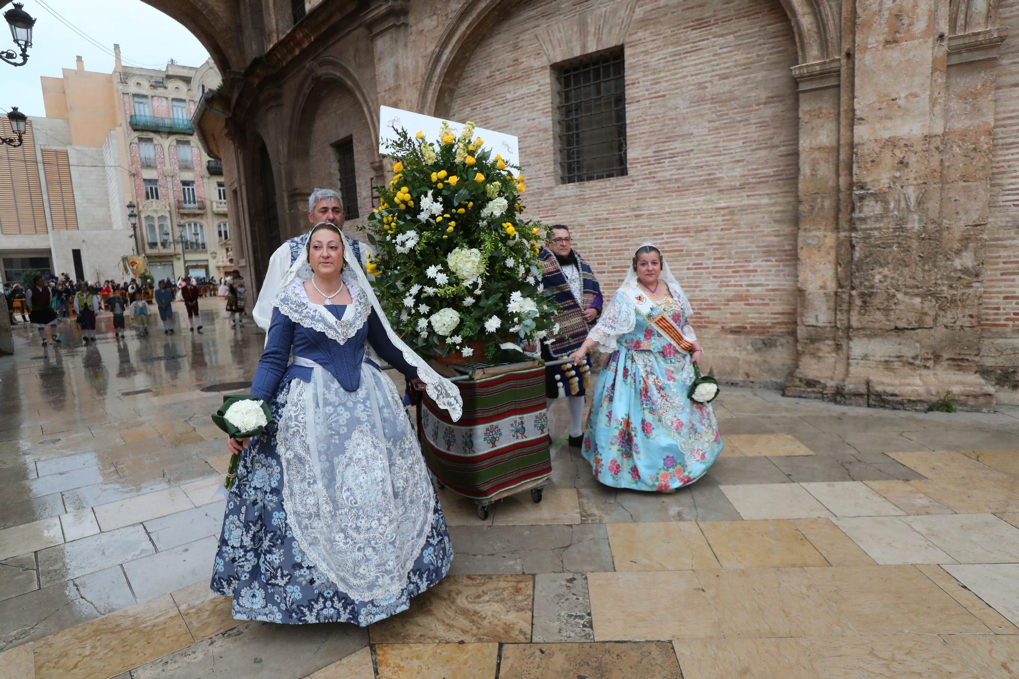 Búscate en el primer día de ofrenda por la calle de la Paz (entre las 15:30 a las 17:00 horas)