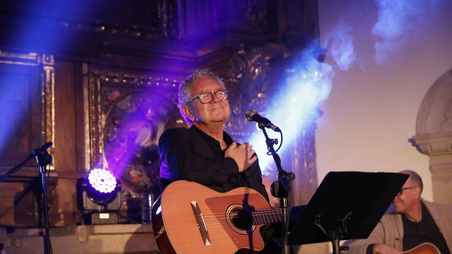 Pipo Prendes llena con su música la Colegiata de San Juan Bautista, en Gijón