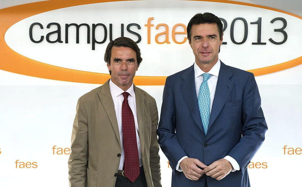 José María Aznar y José Manuel Soria durante la inauguración la edición anual del campus de verano del FAES en 2014.