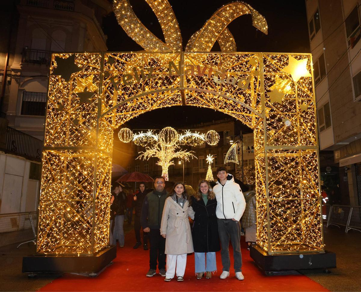 Vigo enciende la Navidad más grande de su historia ante miles de personas