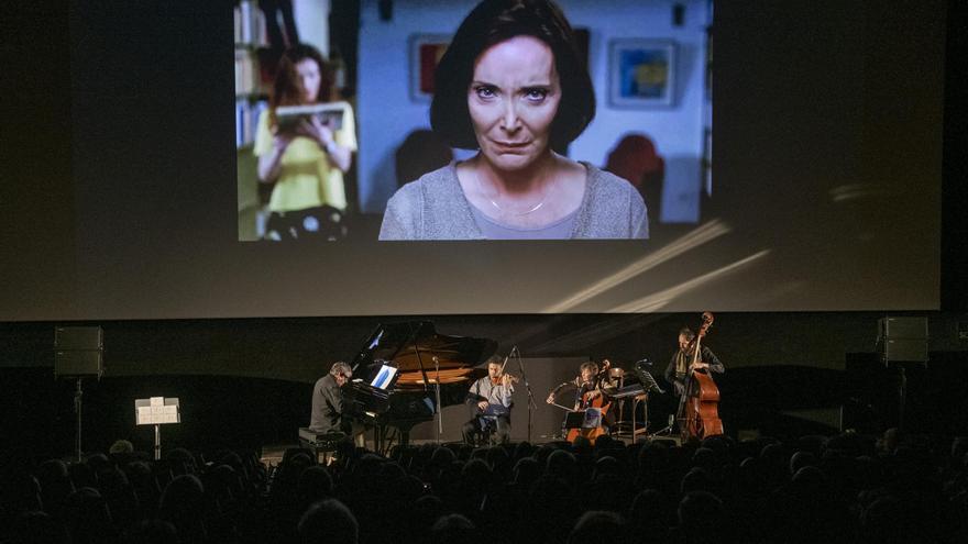 Carles Cases reuneix més de dues-centes persones per escoltar el tast de &quot;Música per a Ventura Pons&quot;