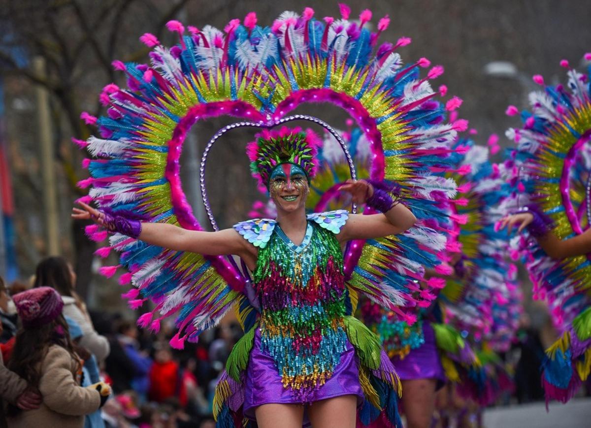 El carnaval en una passad edicio.